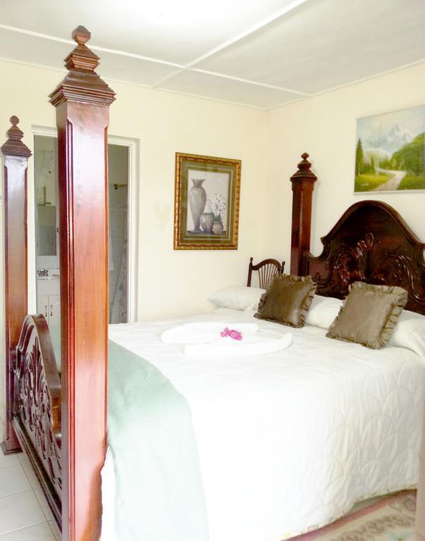 Starlight Chalet Blue Mountains Room photo